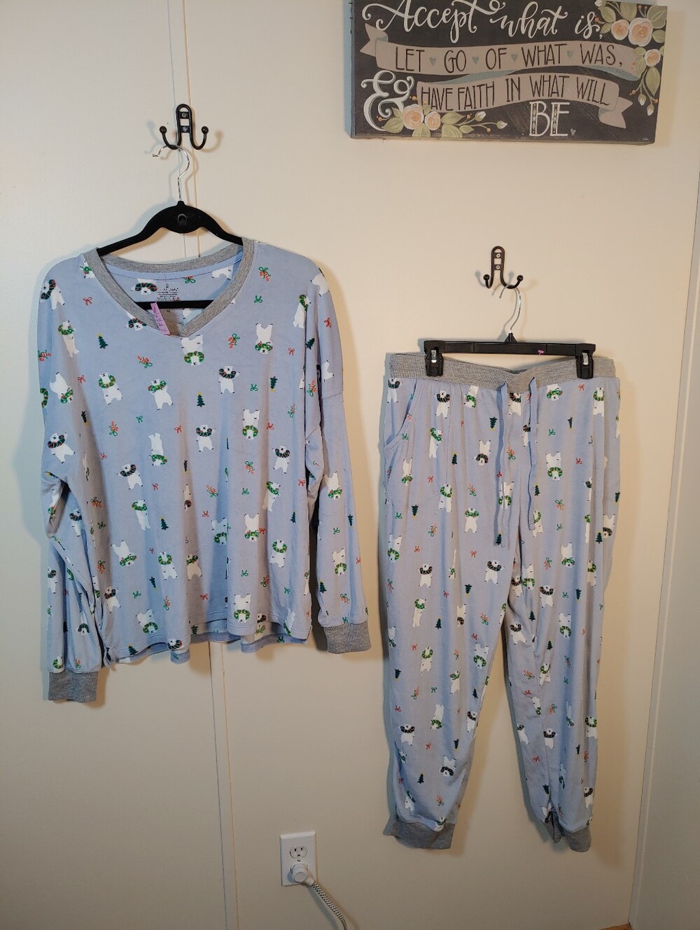 NWOT Cuddl Duds XL Periwinkle with Polar Bears Fluffy Pajama Set